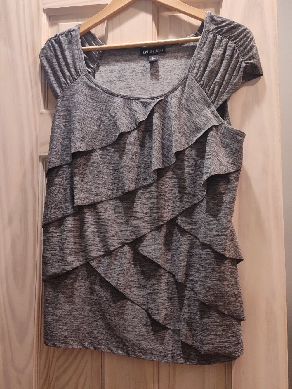 I.N. Studio Gray Heather Ruffle Tiered Blouse Large L Cap Sleeve Top